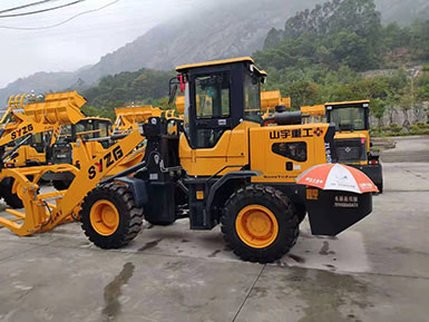 恭喜羅總喜提新車，山宇裝載機940走起，山宇重工，助您成功！